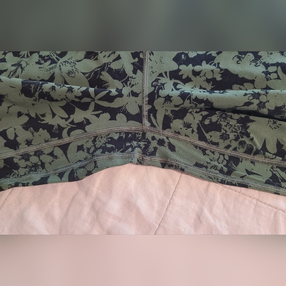 Lululemon Align Leggings - Picture 5 of 5